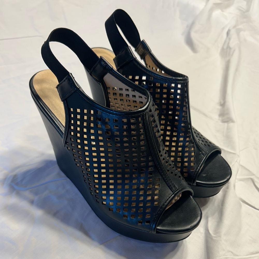 Chinese Laundry Black Wedge Sandals. Size 8.5